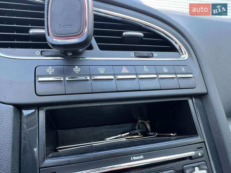 Мікровен Peugeot 5008 2011 в Дунаївцях