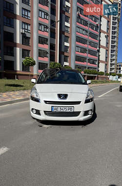 Микровэн Peugeot 5008 2011 в 