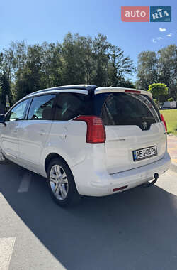 Микровэн Peugeot 5008 2011 в 