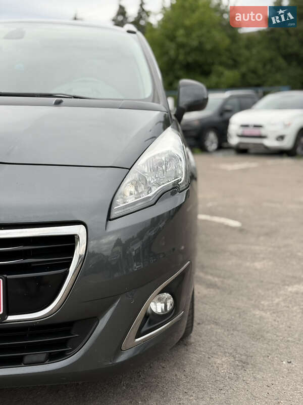 Микровэн Peugeot 5008 2015 в Дубно
