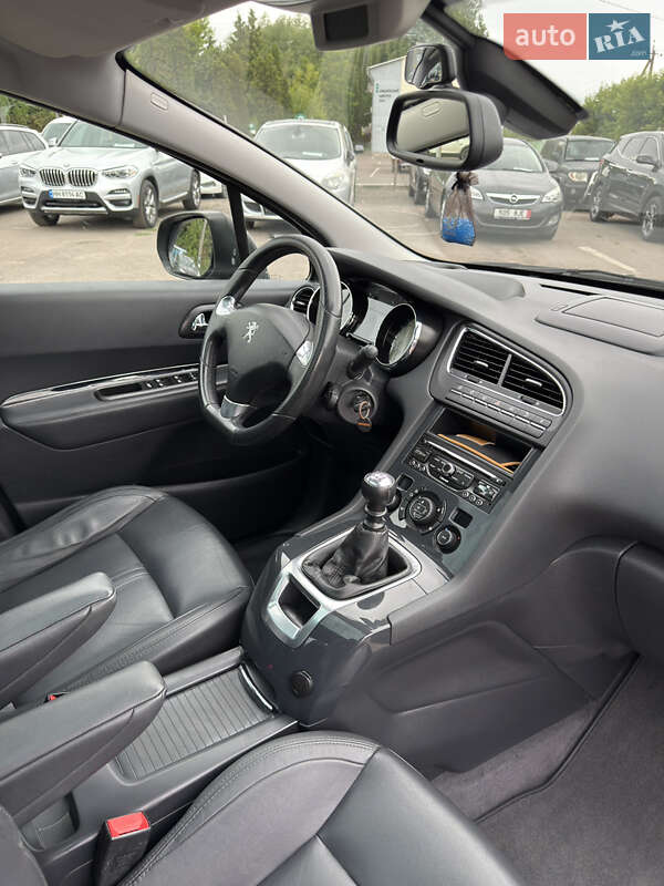 Микровэн Peugeot 5008 2015 в Дубно