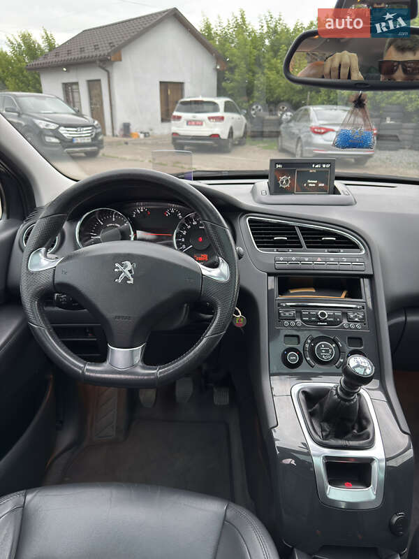Микровэн Peugeot 5008 2015 в Дубно