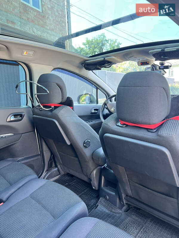 Микровэн Peugeot 5008 2015 в Черновцах