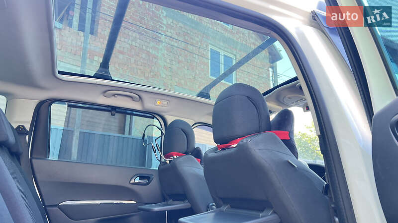 Микровэн Peugeot 5008 2015 в Черновцах
