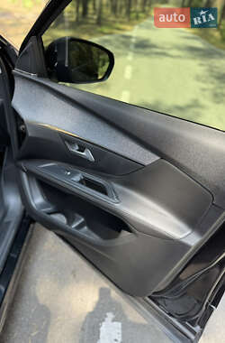 Позашляховик / Кросовер Peugeot 5008 2017 в Полтаві