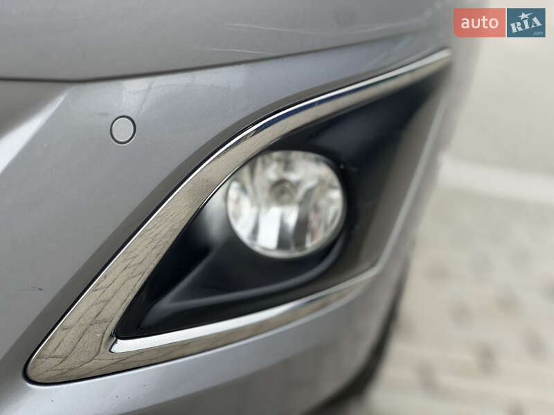 Микровэн Peugeot 5008 2016 в Дрогобыче
