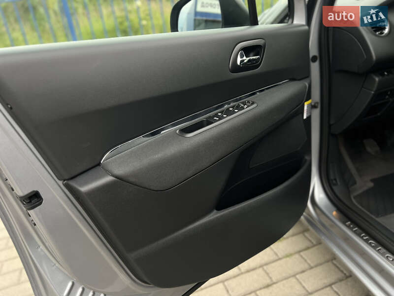 Микровэн Peugeot 5008 2016 в Дрогобыче