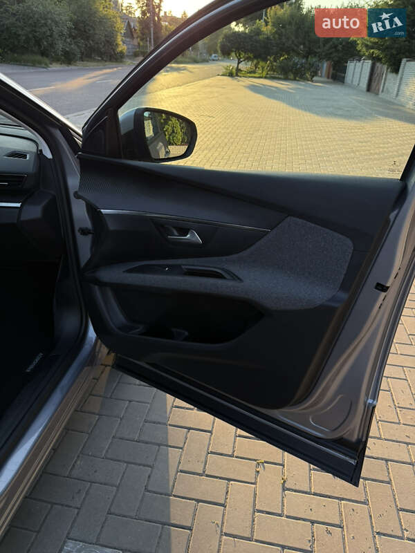 Внедорожник / Кроссовер Peugeot 5008 2020 в Черкассах