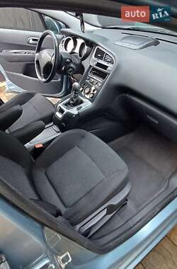 Микровэн Peugeot 5008 2011 в 