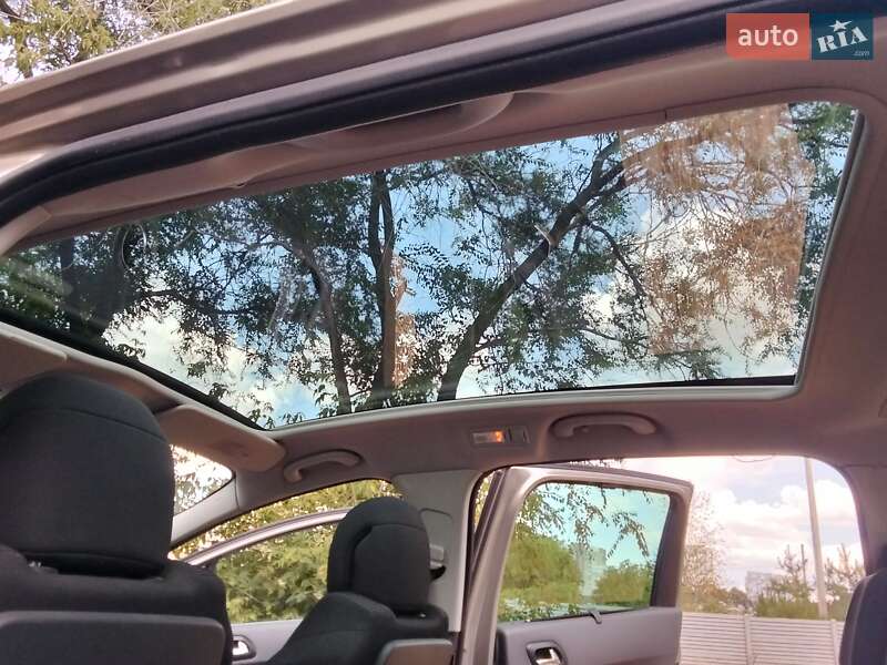 Микровэн Peugeot 5008 2011 в Днепре