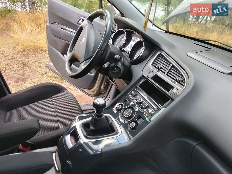 Микровэн Peugeot 5008 2011 в Днепре