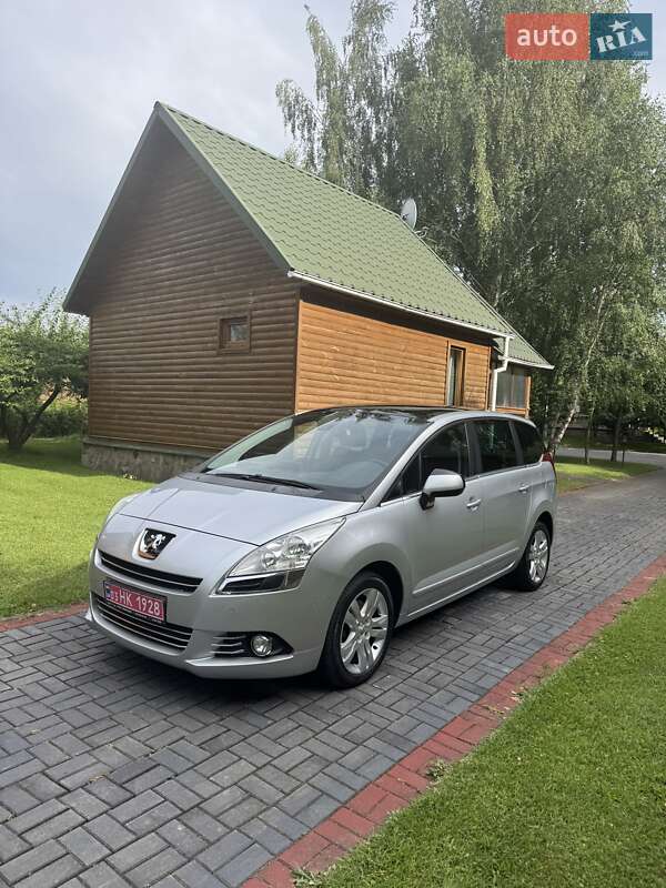 Peugeot 5008 2012