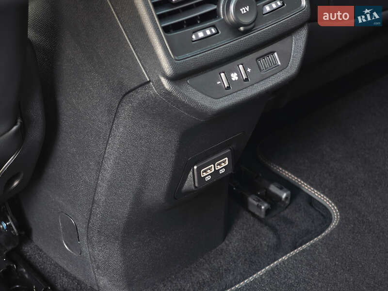 Позашляховик / Кросовер Peugeot 5008 2021 в Дубні