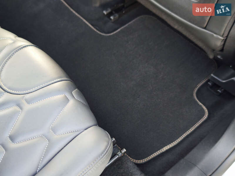 Позашляховик / Кросовер Peugeot 5008 2021 в Дубні