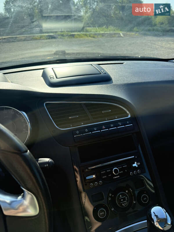 Микровэн Peugeot 5008 2014 в Калуше