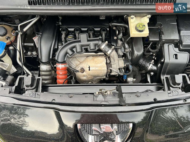 Мікровен Peugeot 5008 2010 в Чернівцях