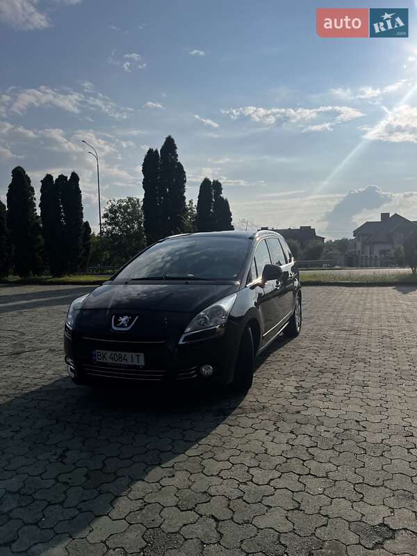 Peugeot 5008 2011