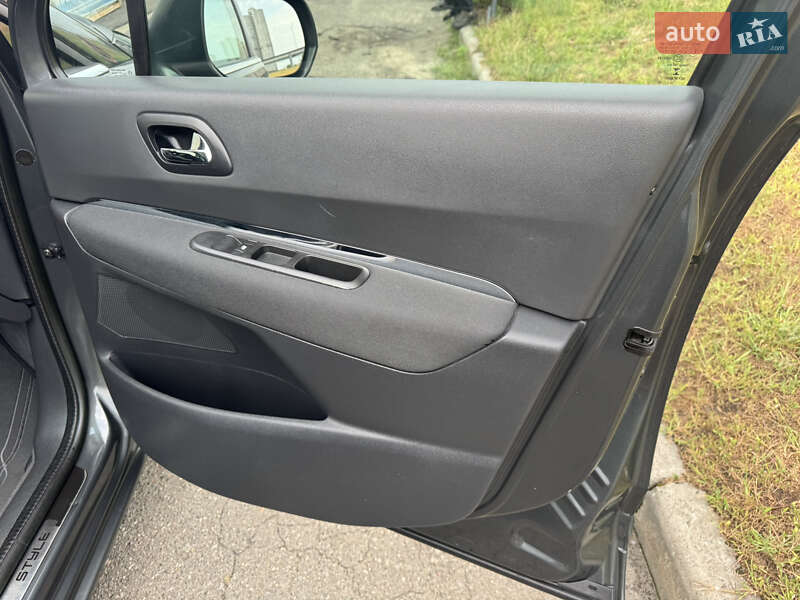 Микровэн Peugeot 5008 2013 в Киеве
