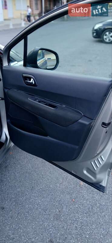 Микровэн Peugeot 5008 2010 в Виннице
