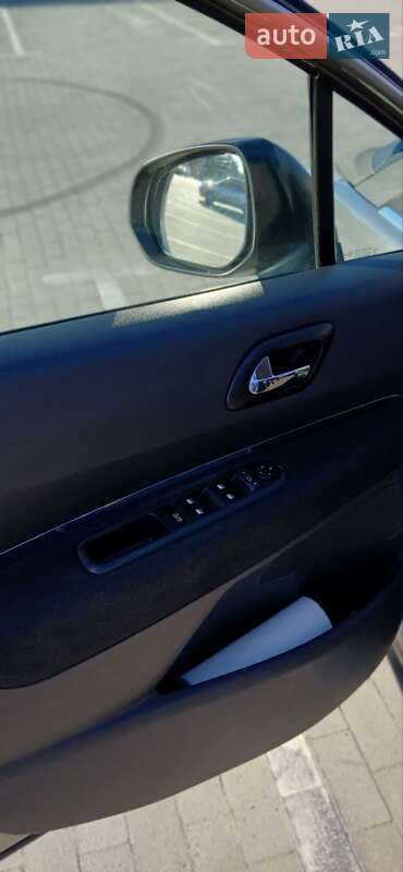 Микровэн Peugeot 5008 2010 в Виннице