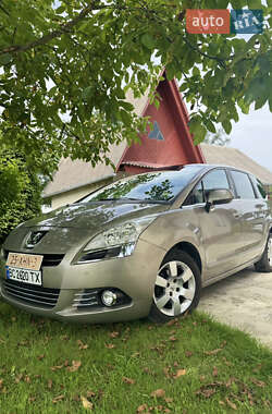 Микровэн Peugeot 5008 2012 в Долине