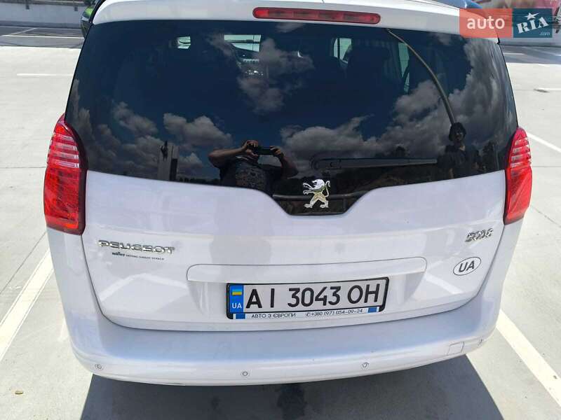 Микровэн Peugeot 5008 2012 в Арбузинке