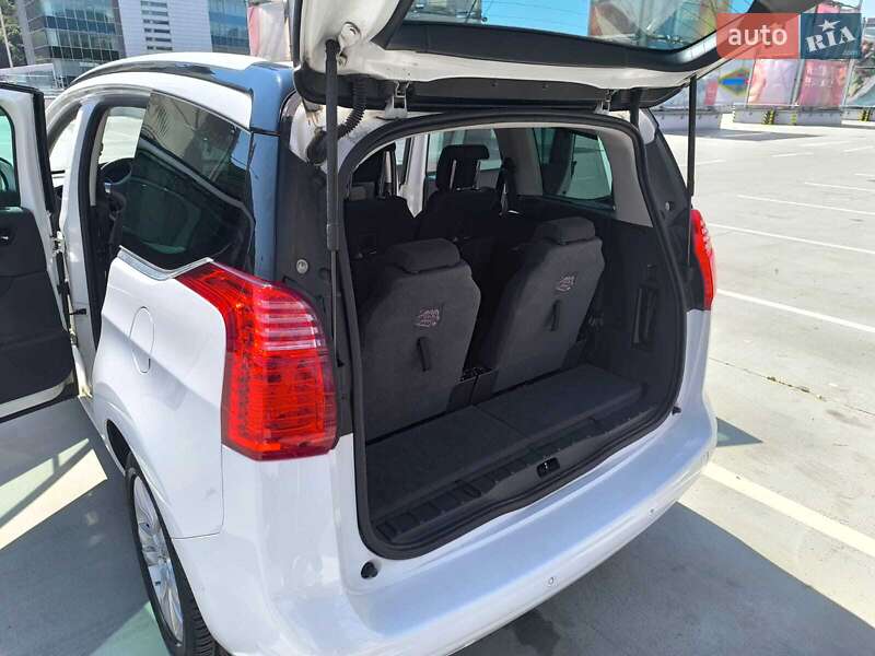 Микровэн Peugeot 5008 2012 в Арбузинке