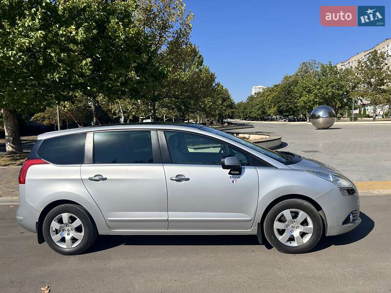 Мікровен Peugeot 5008 2010 в Южному