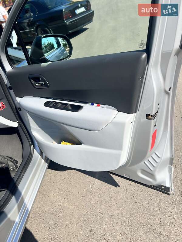 Мікровен Peugeot 5008 2010 в Южному