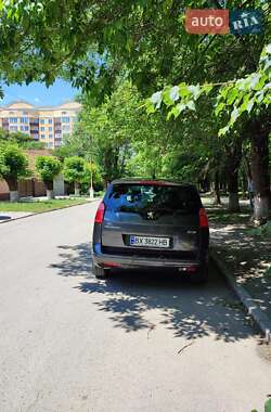 Микровэн Peugeot 5008 2013 в 