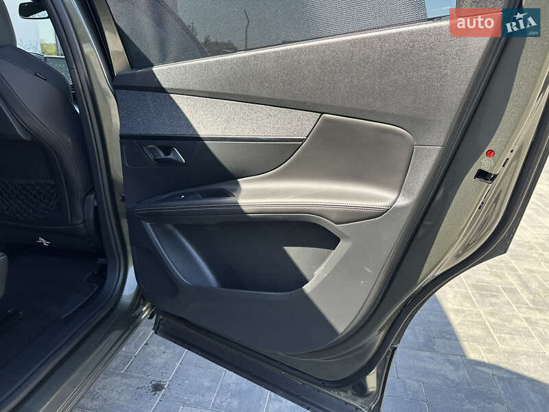 Позашляховик / Кросовер Peugeot 5008 2018 в Луцьку