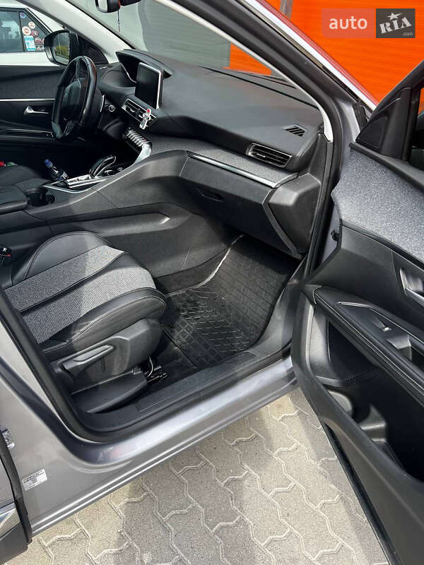 Позашляховик / Кросовер Peugeot 5008 2017 в Львові