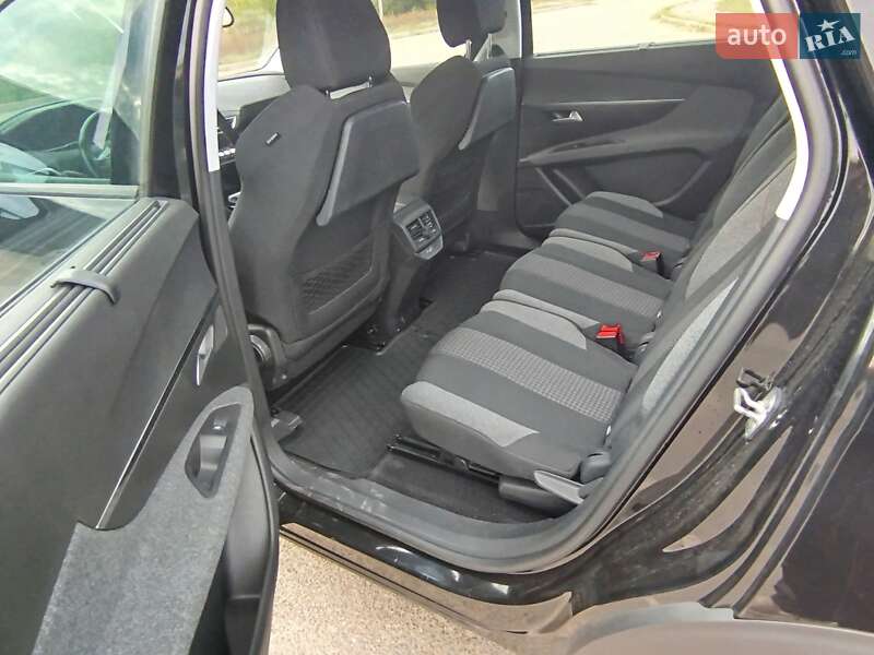 Позашляховик / Кросовер Peugeot 5008 2017 в Малині фото 25 Позашляховик / Кросовер Peugeot 5008 2017 в Малині