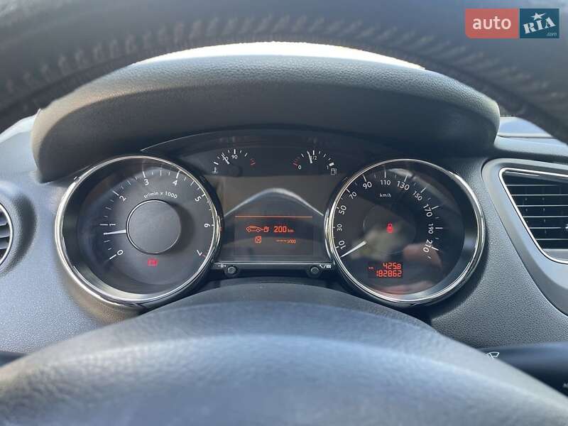 Микровэн Peugeot 5008 2010 в Черновцах