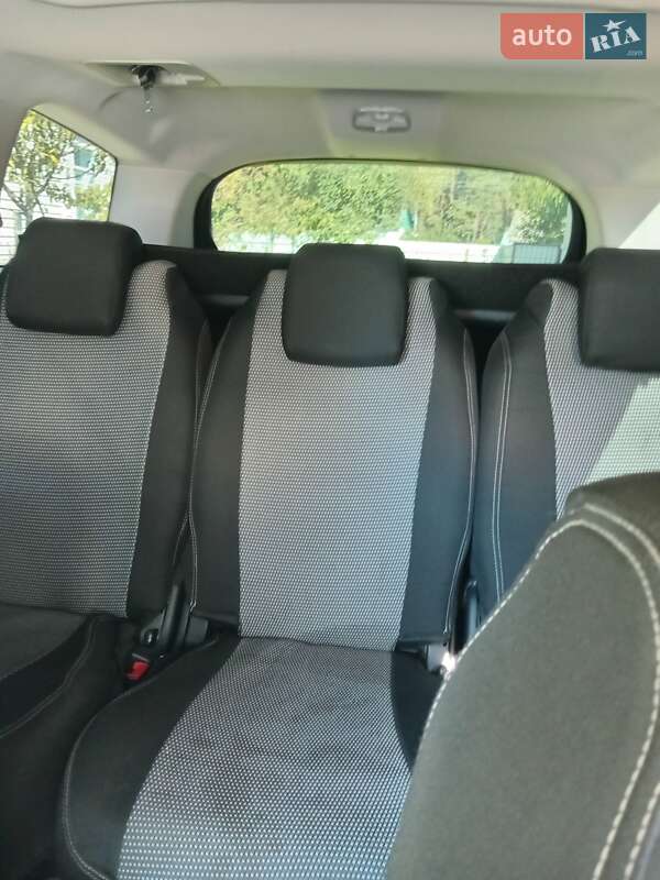 Мікровен Peugeot 5008 2013 в Славуті