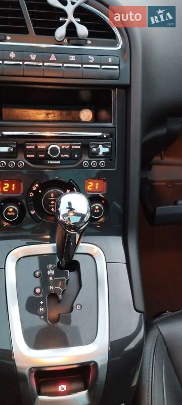 Микровэн Peugeot 5008 2015 в Тальном