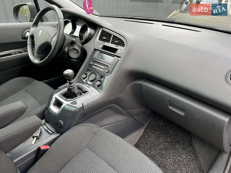 Мікровен Peugeot 5008 2010 в Звягелі