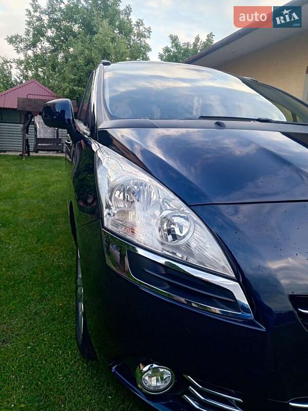 Peugeot 5008 2011