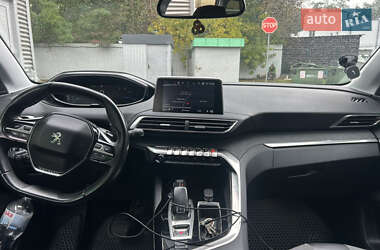 Внедорожник / Кроссовер Peugeot 5008 2017 в 