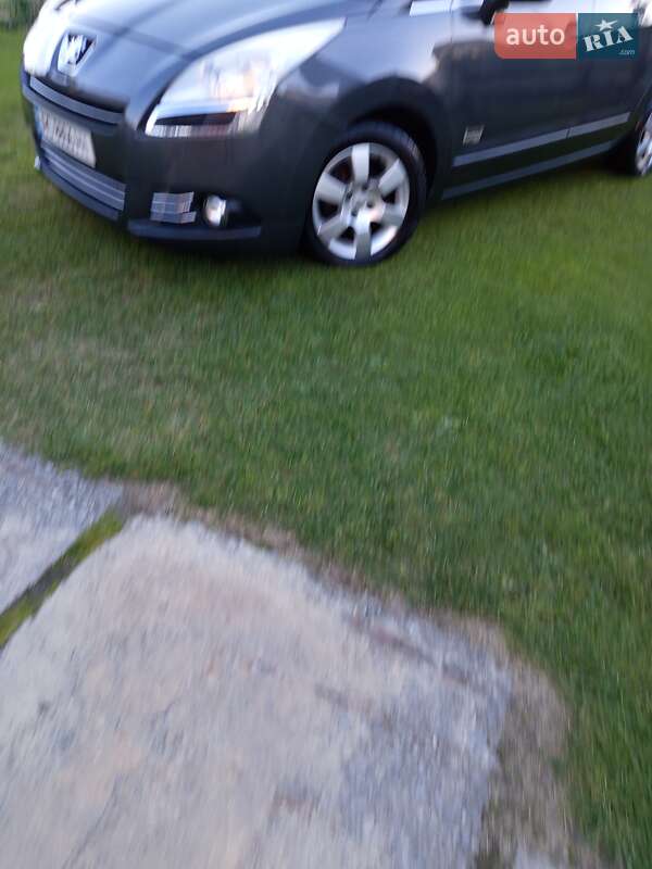 Мікровен Peugeot 5008 2013 в Ратному