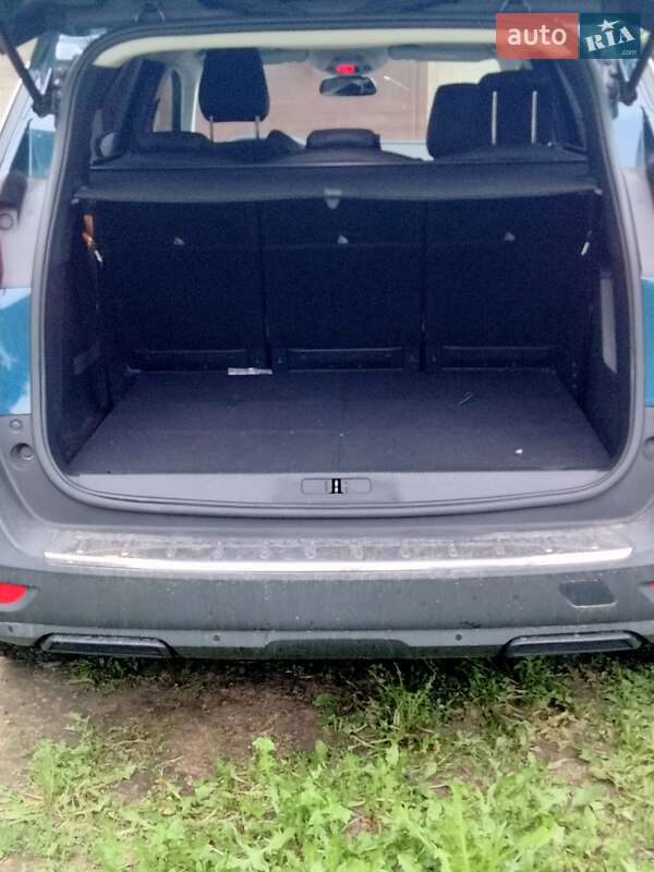 Внедорожник / Кроссовер Peugeot 5008 2021 в Ужгороде