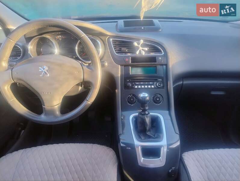 Микровэн Peugeot 5008 2014 в Нововолынске