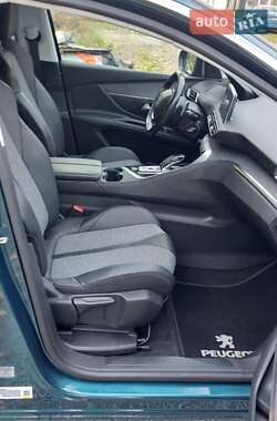 Позашляховик / Кросовер Peugeot 5008 2019 в 