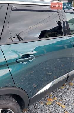 Позашляховик / Кросовер Peugeot 5008 2019 в 