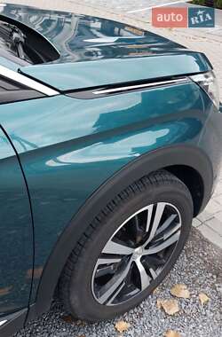 Позашляховик / Кросовер Peugeot 5008 2019 в 