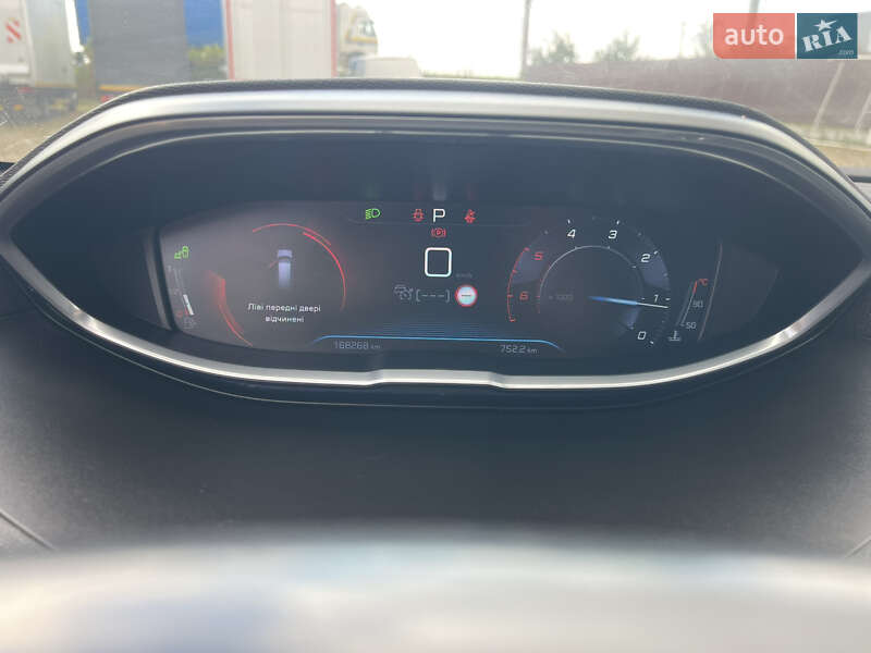 Внедорожник / Кроссовер Peugeot 5008 2017 в Львове