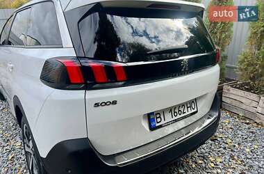 Внедорожник / Кроссовер Peugeot 5008 2017 в 