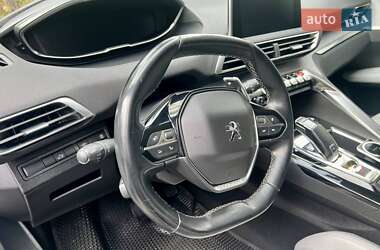 Внедорожник / Кроссовер Peugeot 5008 2017 в 