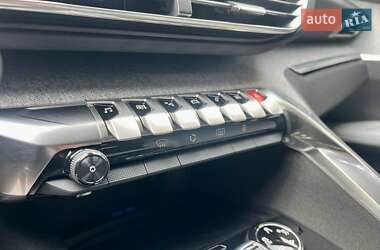 Внедорожник / Кроссовер Peugeot 5008 2017 в 