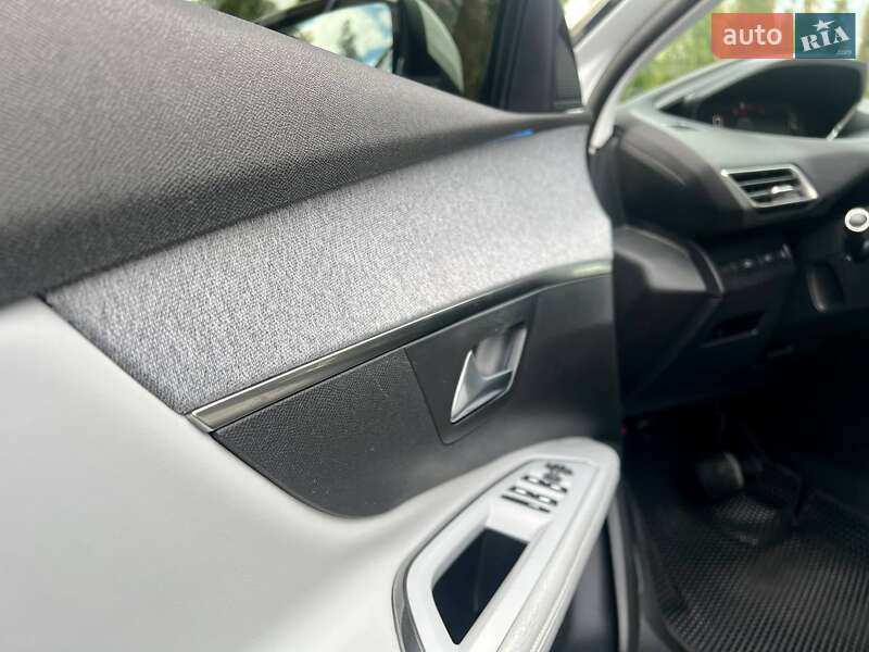 Позашляховик / Кросовер Peugeot 5008 2017 в Полтаві фото 55 Позашляховик / Кросовер Peugeot 5008 2017 в Полтаві